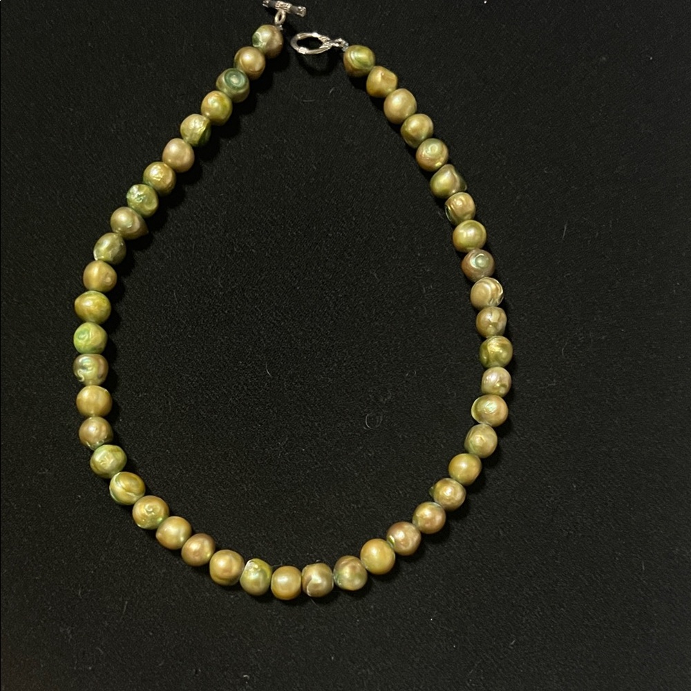 Elegant Green Pearl Necklace